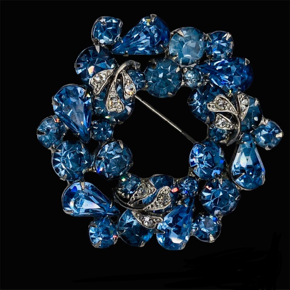 Vintage Weiss Blue Rhinestone Circle Brooch - Picture 2 of 5